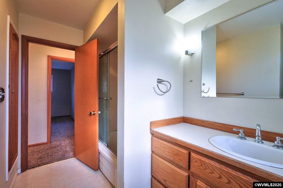 914 Espana Ave N, Keizer, OR 97303 - photo 1