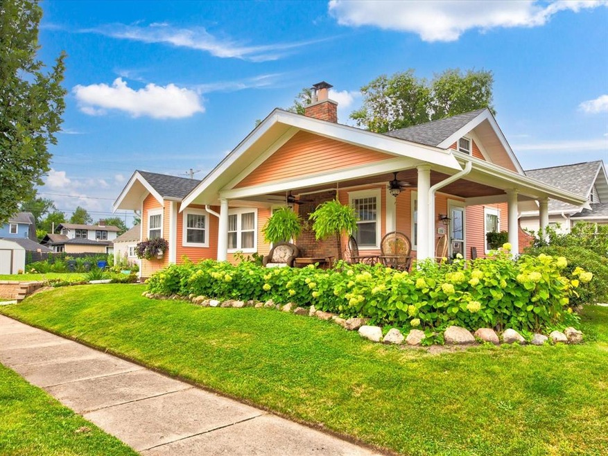 1701 Maple Dr NW, Cedar Rapids, IA 52405 - photo 1