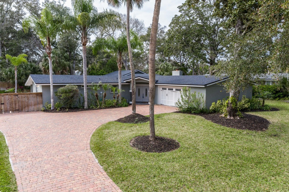 1570 Park Terrace W.