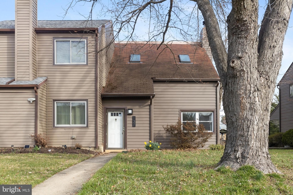 137 E Green Valley Cir, Newark, DE 19711 - photo 1
