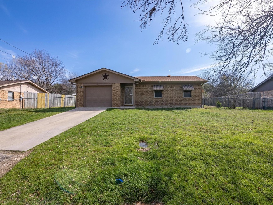 902 N Chico Ave, Decatur, TX 76234 - photo 1