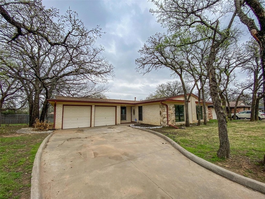 81 Stonegate Dr, Bedford, TX 76022 - photo 1