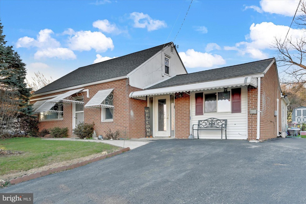 1082 W Leesport Rd, Leesport, PA 19533 - photo 1