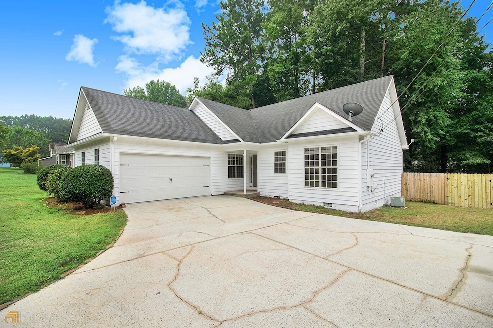 209 Lisa Ct, Hampton, GA 30228 - photo 1