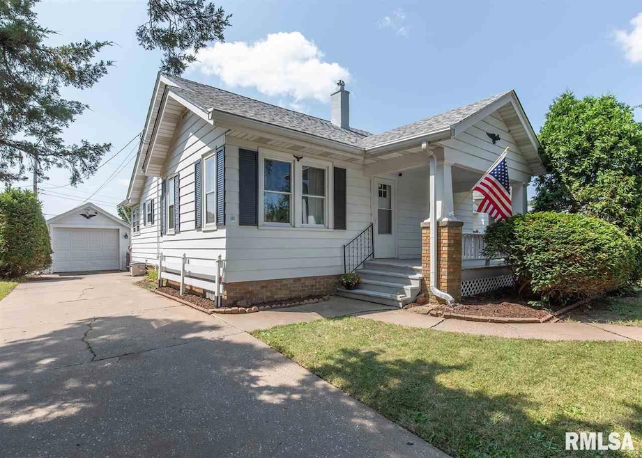 1623 E High St, Davenport, IA 52803 - photo 1