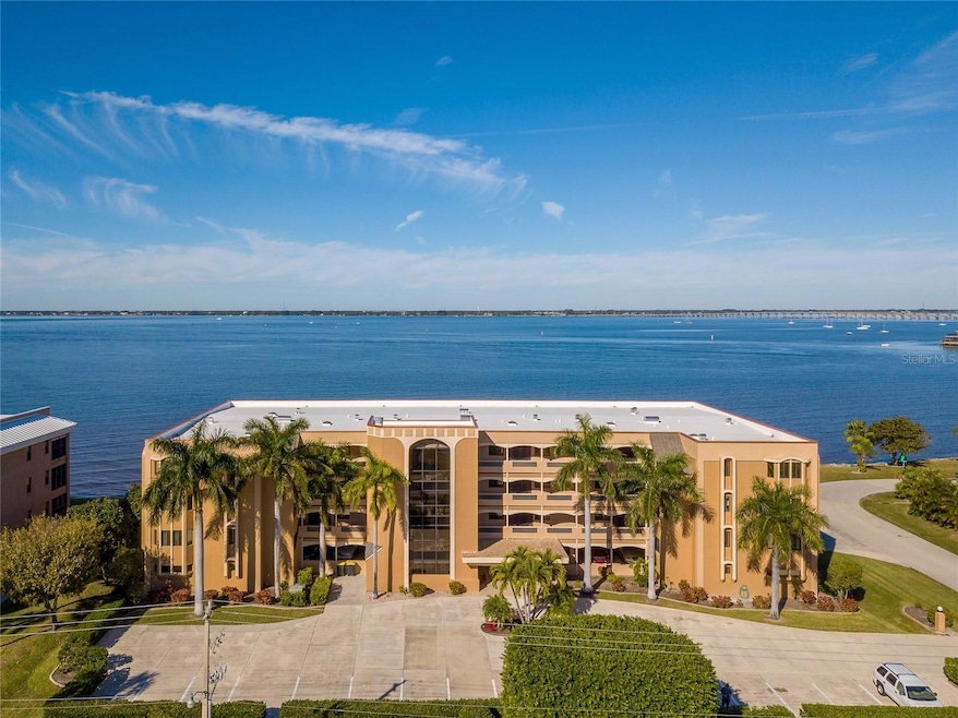 LA VISTA CONDOMINIUM OVERLOOKING CHARLOTTE HARBOR!