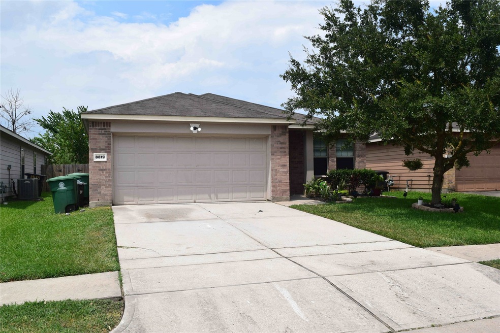 8819 Spurflower Path Ln, Houston, TX 77075 - photo 1