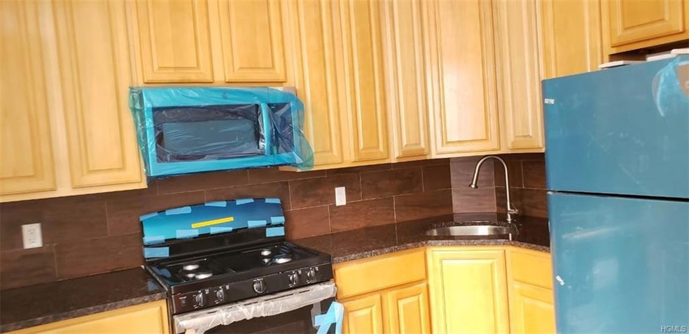 1925 Holland Ave unit 1, Bronx, NY 10462 - photo 1