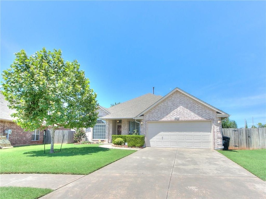 1905 NE 7th Cir, Moore, OK 73160 - photo 1