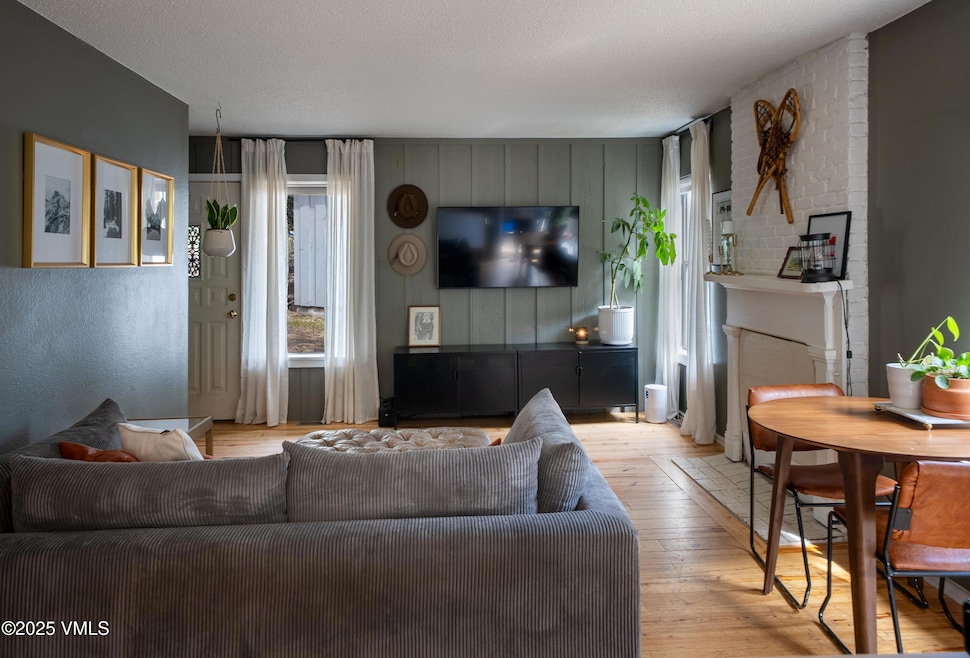 For Sale $915,000 • Co-Listing Agent