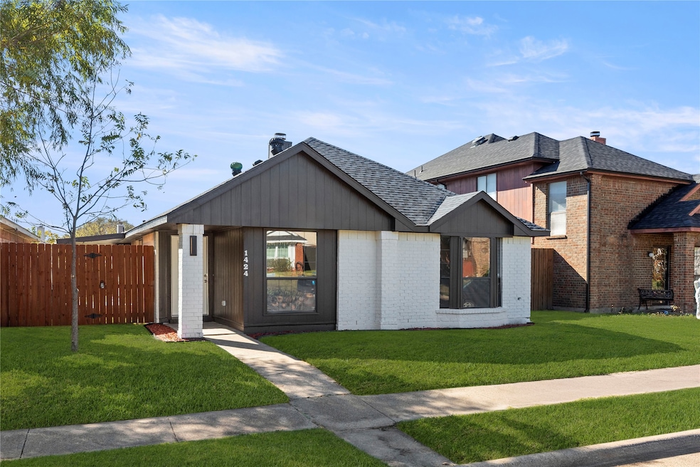 1424 Wheatfield Dr, Mesquite, TX 75149 - photo 1