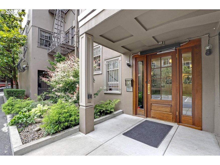 2141 NW Davis St unit 302, Portland, OR 97210 - photo 1