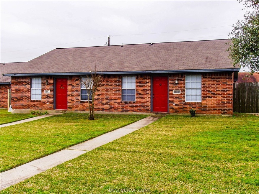 1210 April Bloom unit B, College Station, TX 77840 - photo 1