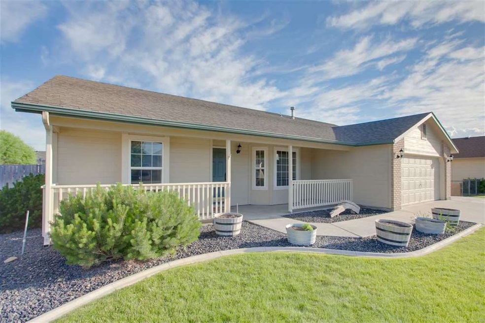 331 S Valley Dr, Nampa, ID 83686 - photo 1