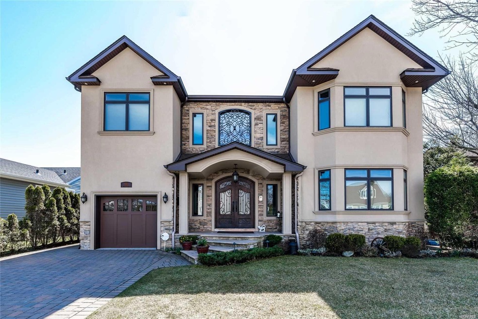 827 Rutgers Rd, Franklin Square, NY 11010 - photo 1