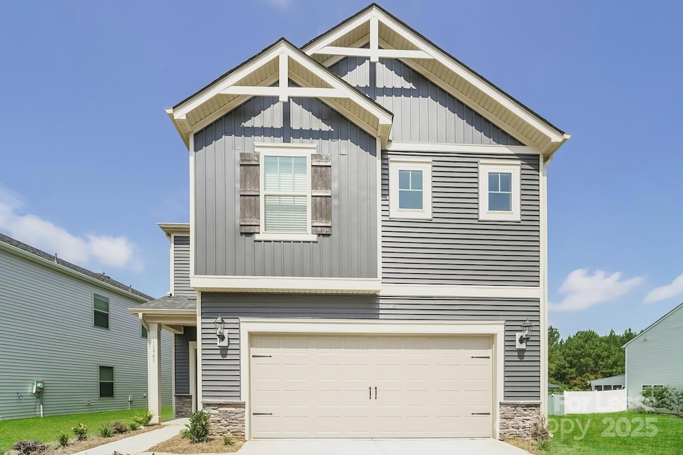 11945 Red Leaf Dr, Charlotte, NC 28215 - photo 1