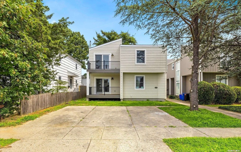 14 Dunwood Rd, Port Washington, NY 11050 - photo 1