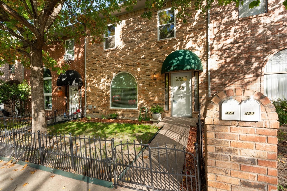 424 W Oak St, Weatherford, TX 76086 - photo 1