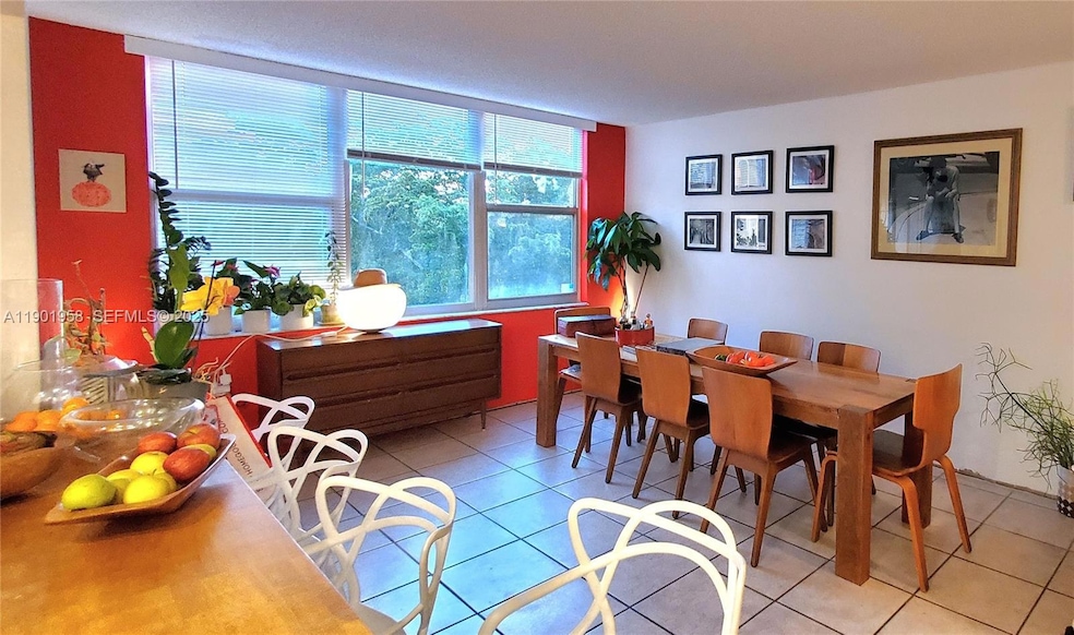 Greynolds Park Club Condominiums unit 515, North Miami Beach, FL 33160 - photo 1