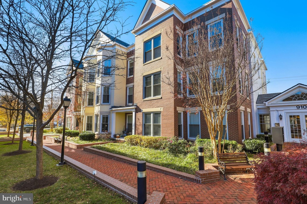 910 Powhatan St unit 105S, Alexandria, VA 22314 - photo 1