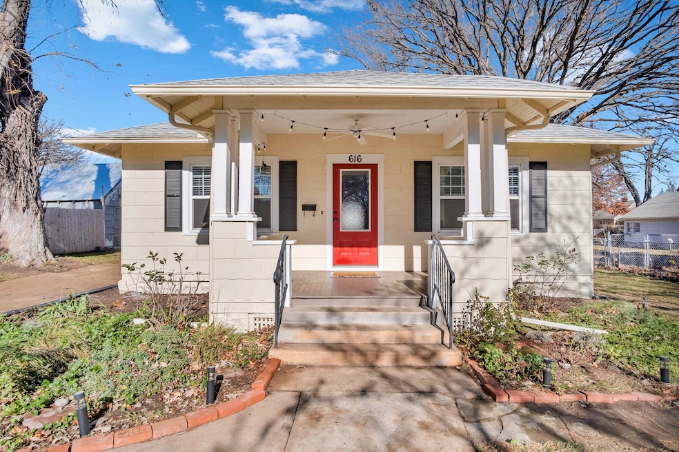 616 W 6th St, Newton, KS 67114 - photo 1