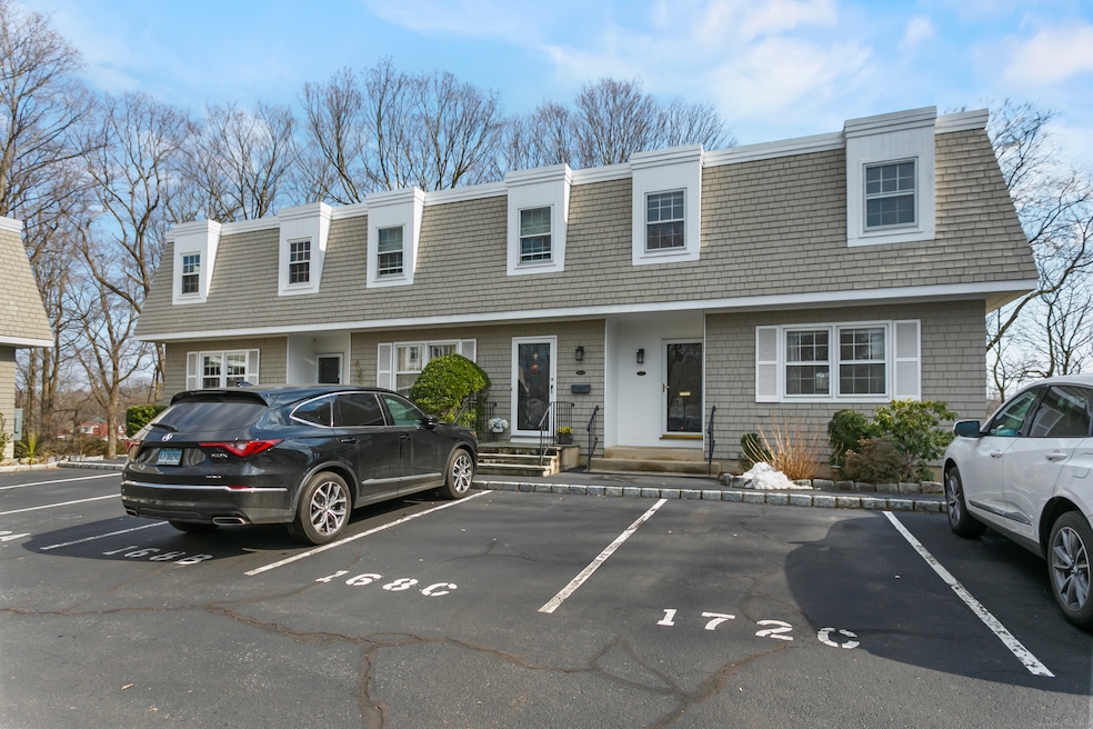 168 Summer St unit C, New Canaan, CT 06840 - photo 1