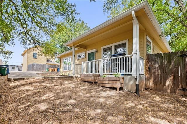 Charming bungalow tucked away but near to everythi