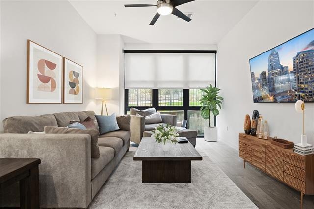 Gorgeous, upscale condo with spacious living room 
