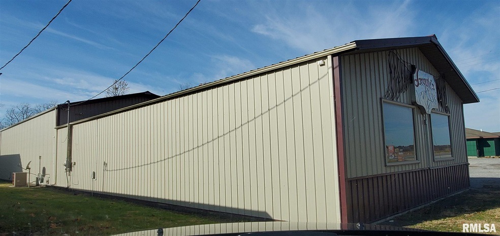 1005 N Main St, Harrisburg, IL 62946 - photo 1