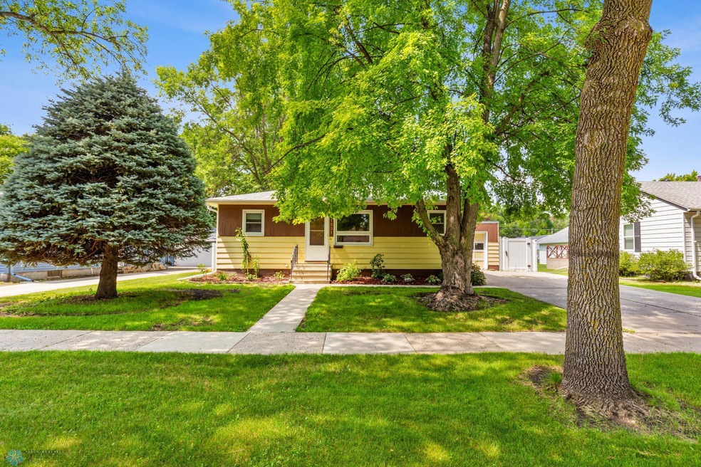 1531 14th St S, Fargo, ND 58103 - photo 1