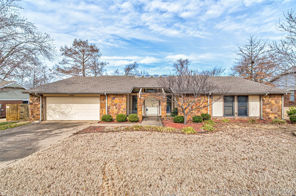 2524 Chapel Hill Rd, Bartlesville, OK 74006 - photo 1