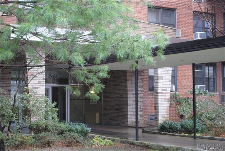 2550 Independence Ave unit 8R, Bronx, NY 10463 - photo 1