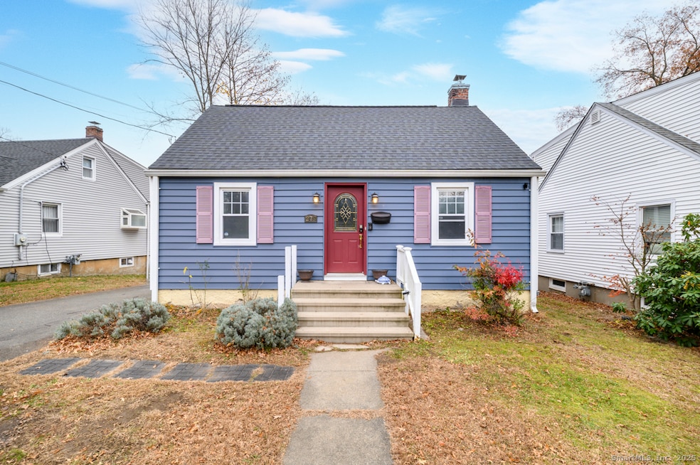 279 Knapps Hwy, Fairfield, CT 06825 - photo 1