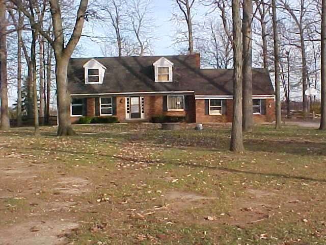 26940 Woodland Ct, Millbury, OH 43447 - photo 1