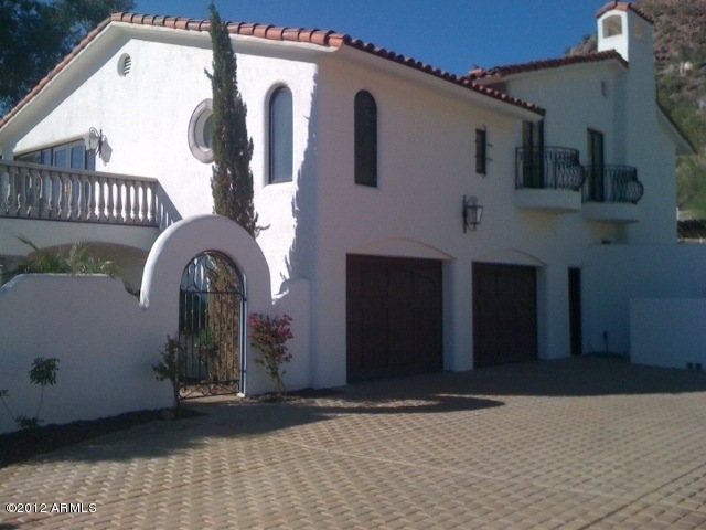 SIDE HOUSE