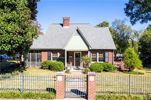 136 Park St, Statesville, NC 28677 - photo 1