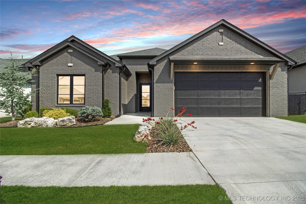 1105 W 86th St S, Tulsa, OK 74132 - photo 1