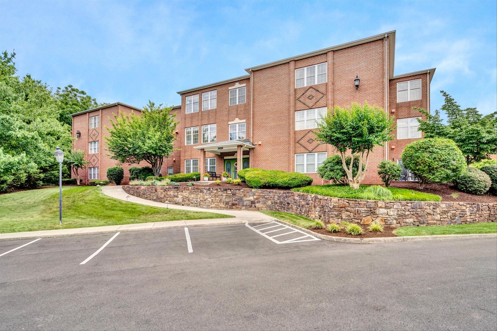 3050 McVitty Forest Dr #313