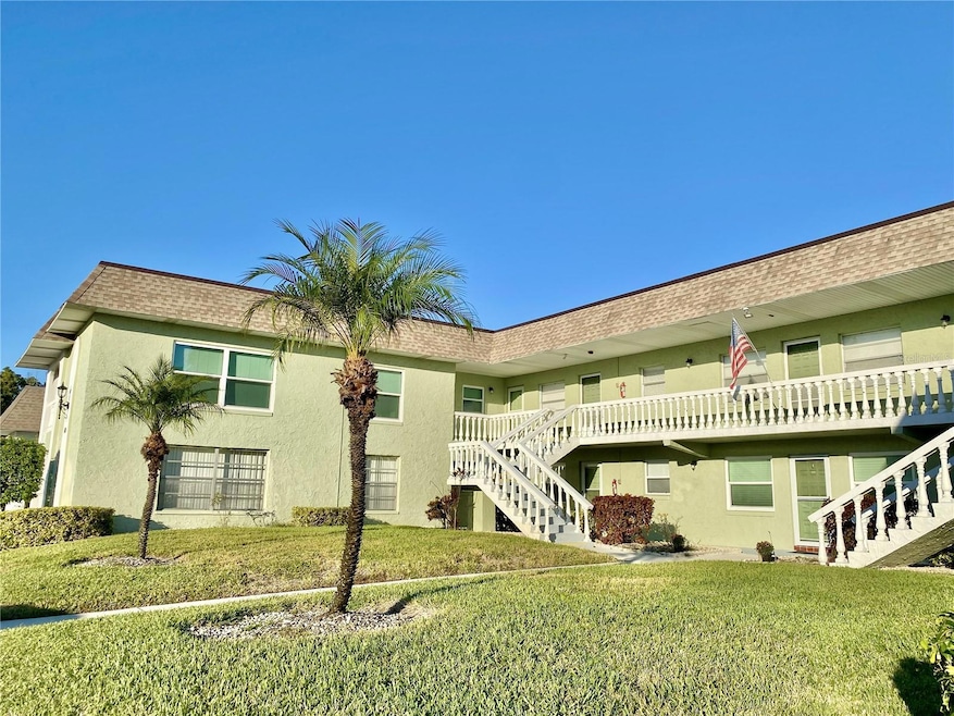 Green Dolphin Park unit 403, Tarpon Springs, FL 34689 - photo 1