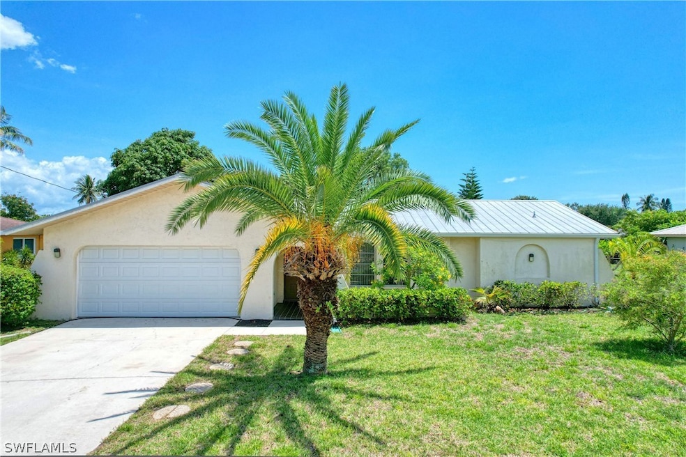 Welcome Home! 806 SE 32nd St. Cape Coral, FL 33904