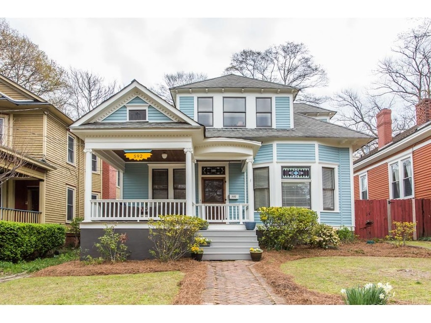 Welcome to 592 Park Ave ON Grant Park!