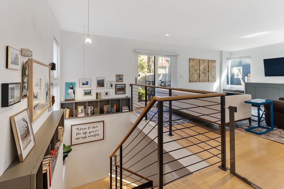 137 Mount Auburn St unit 1, Cambridge, MA 02138 - photo 1