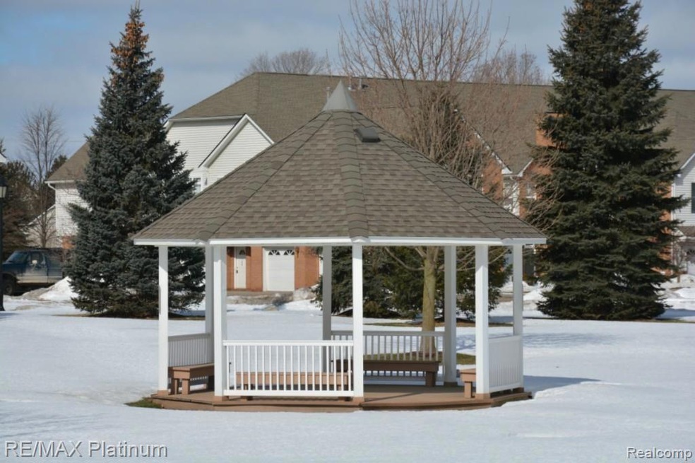 English Gardens Community Gazebo & Park