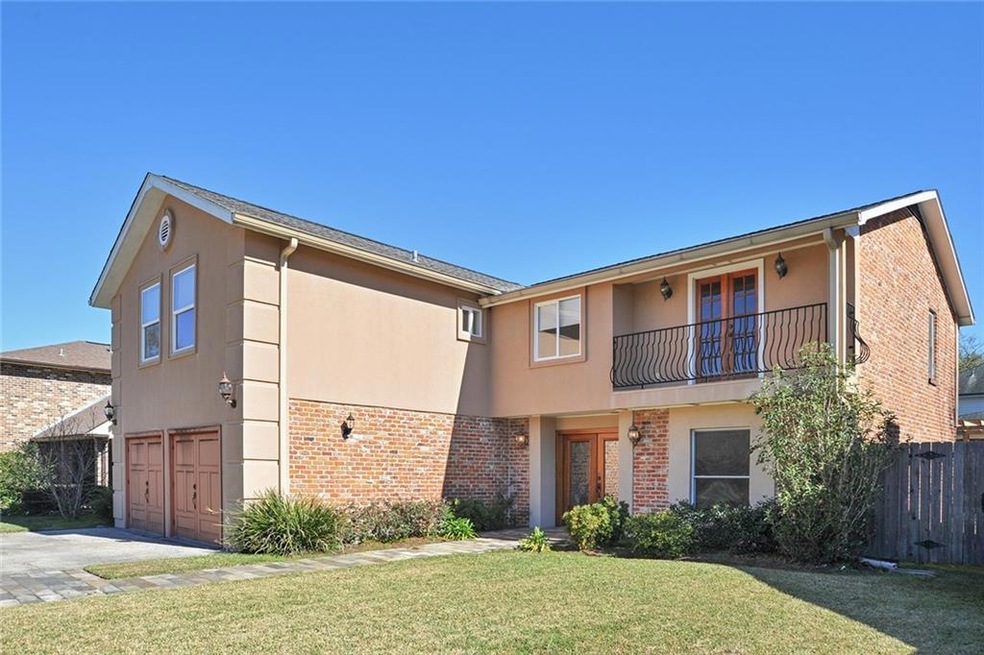 Luxury home with custom renovations in Metairie La