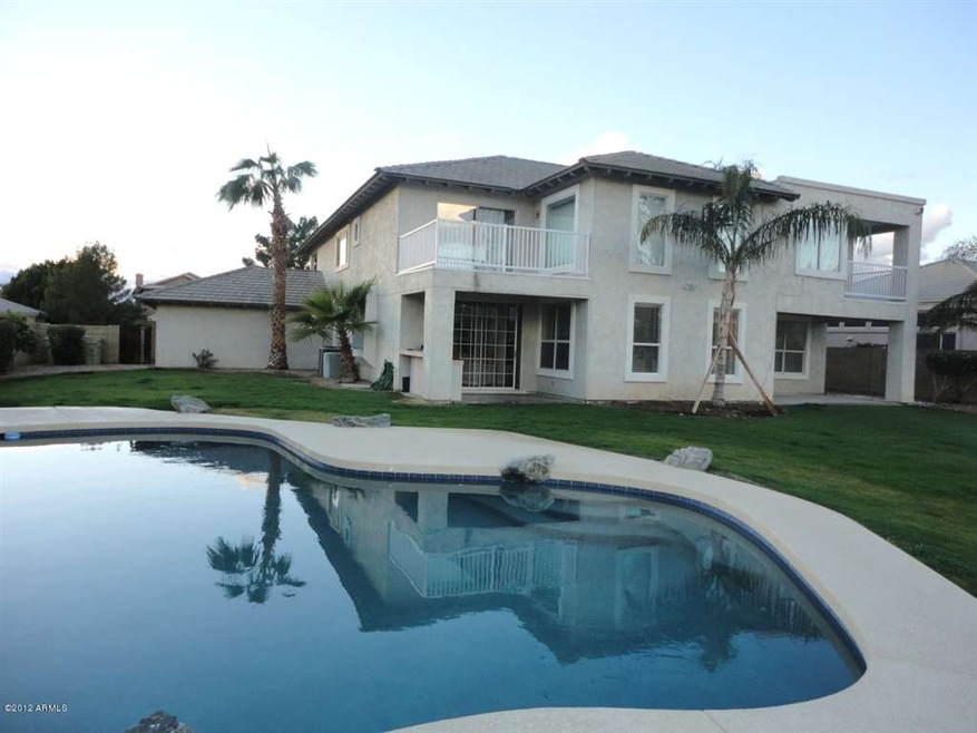 BEAUTIFUL LAKE HOME!