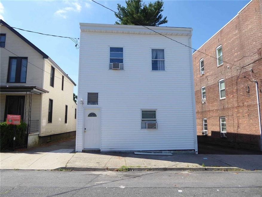 13 Grove St unit 2n fl, Glen Cove, NY 11542 - photo 1