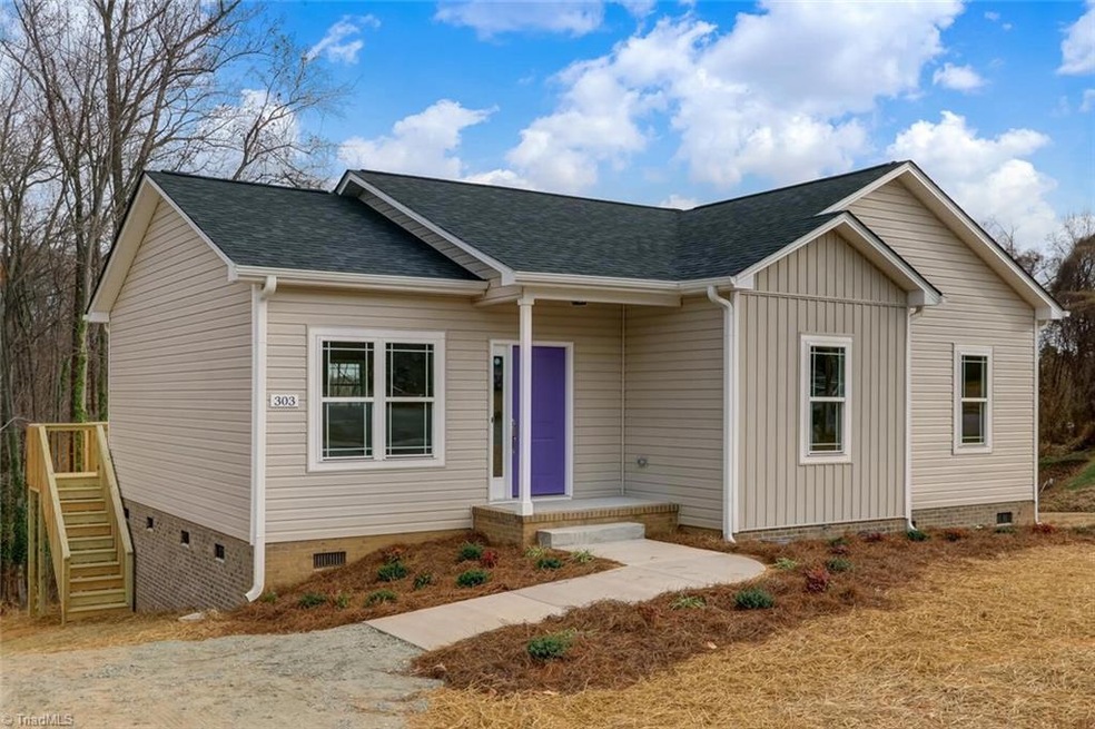 303 Hubbard St, Reidsville, NC 27320 - photo 1