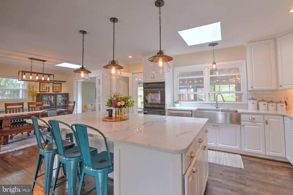 6412 Crosswoods Dr, Falls Church, VA 22044 - photo 1