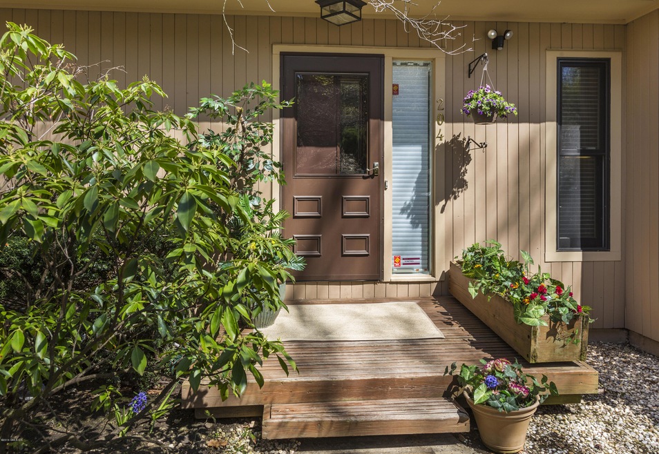 45 Ettl Ln unit 204, Greenwich, CT 06831 - photo 1