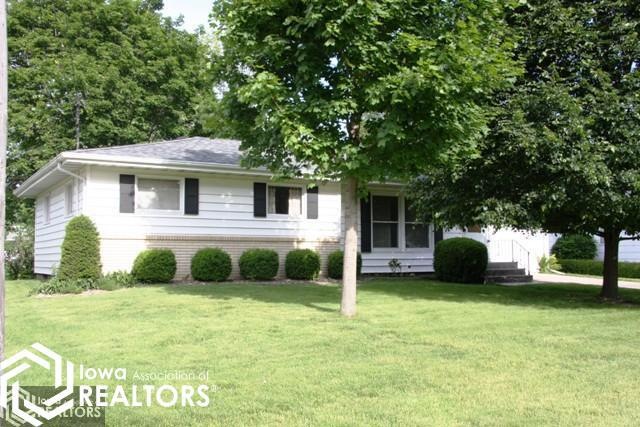 305 E 20th St N, Newton, IA 50208 - photo 1